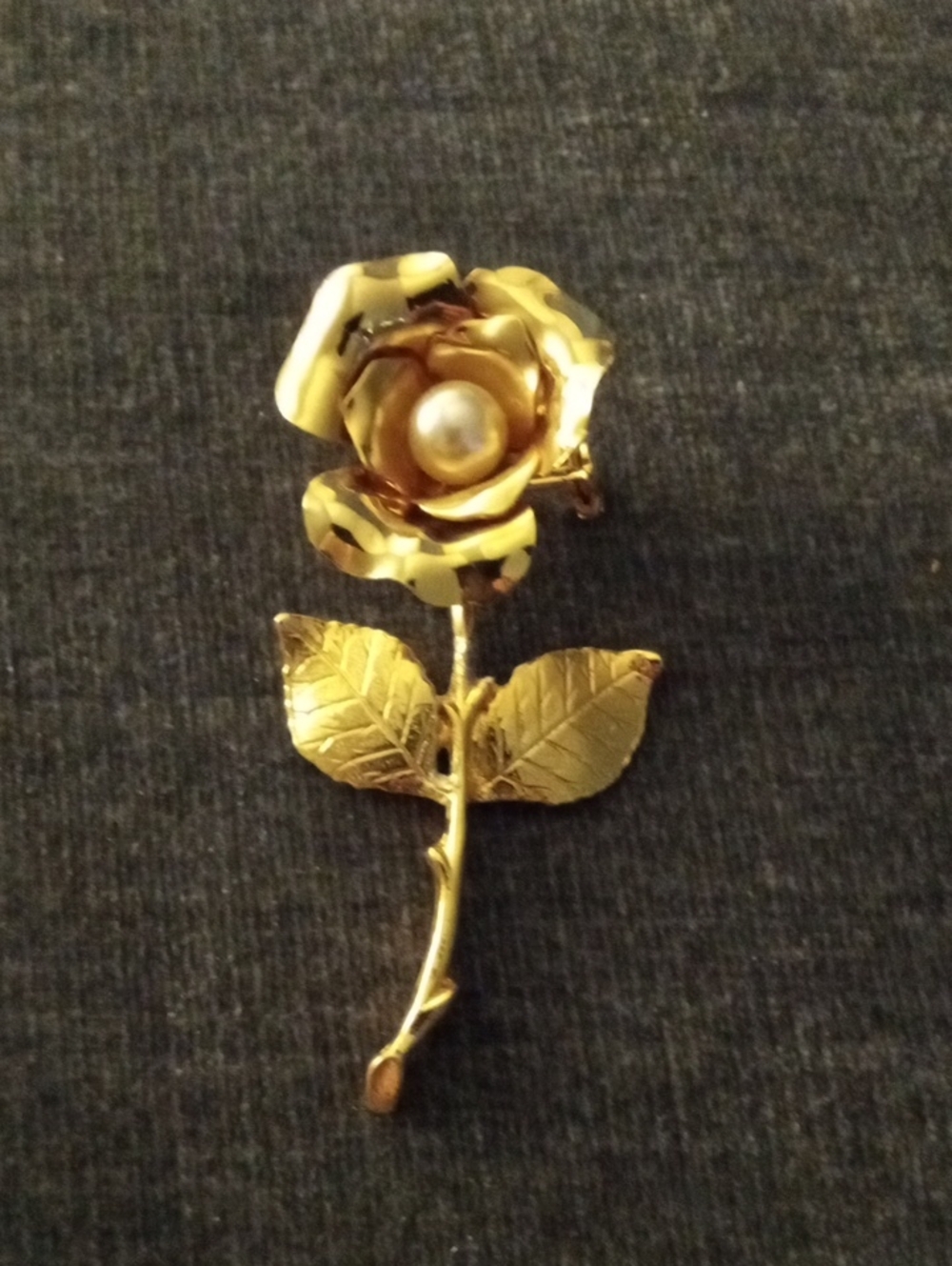 Two (2) Vintage Flower Brooches - Picture 2 of 11